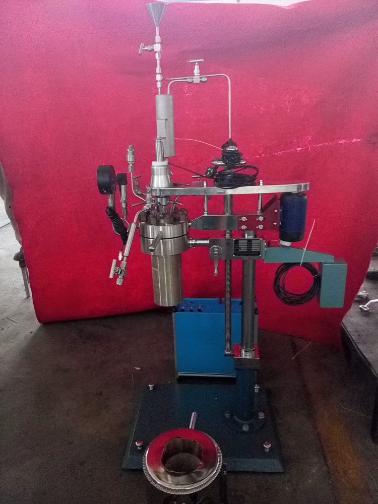 KCFD系列--帶在線加料、在線取樣-螺栓連接側(cè)面照片