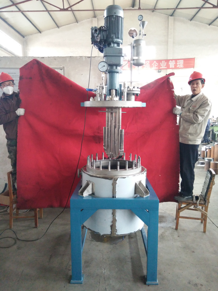 TFCF系列--電動升降釜蓋、直連攪拌、帶在線加料罐3